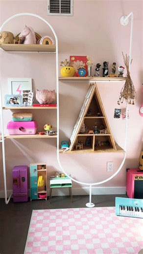 The Seaesta Edit on Instagram: "Cute little tween girl room update with this adorable checker rug 🩷 from @ruggable #ruggable #ruggablepartner 🩷 comment ROOM and I’ll send you my @ruggable discount code and some of my favorite products in her room!"