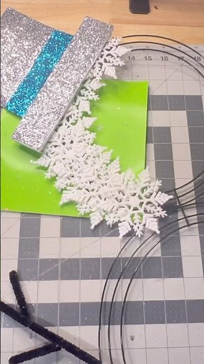 How To make a Christmas Wreath/ How To Make a Snowman Wreath/ Snowman Wreath Tutorial/Snowman Wreath