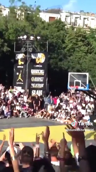 Crazy Dunk Performance from Another Planet