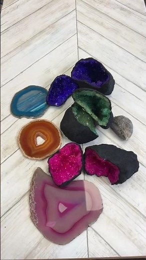 Gorgeous Geodes and Agate Slices! See how to display. #geode #agateslices #agate #crystals
