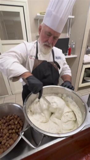 Lasagna alla Partenope: Ricetta Tradizionale Napoletana