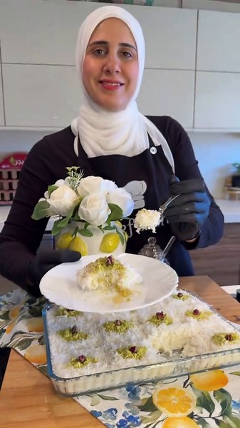 حلى جوز الهند البارد اتمنى تعجبكم طريقتي _المقادير_ _٥كوب حليب سائل _١كوب سميد ناعم _٢ملعقة نشا _١/٢كوب سكر او اكثر حسب الرغبة _١/٢ملعقة فانيلا _١علبة قشطة _للتزين :جوز الهند وفستق حلبي _نحتاج عسل او قطر _الطريقة موضحة بالفيديو _والف عافية #حلى_جوز_الهند #حلويات_باردة #حلى_بارد #wasfatnina
