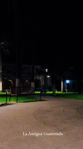 191K views · 7.3K reactions | Noche de viernes en La Antigua Guatemala. | La Antigua Guatemala | Facebook