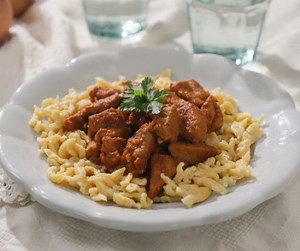 Így készül a sűrű szaftos sertéspörkölt, amit a legjobb tunkolni! - Mindmegette.hu