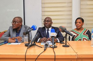 Lutte contre le phénomène du ''Kadhafi'' : l'Ordre national des pharmaciens recommande  l'instauration d'une ''seule structure de contrôle du circuit des médicaments à usage humain et animal'' - Abidjan.net News