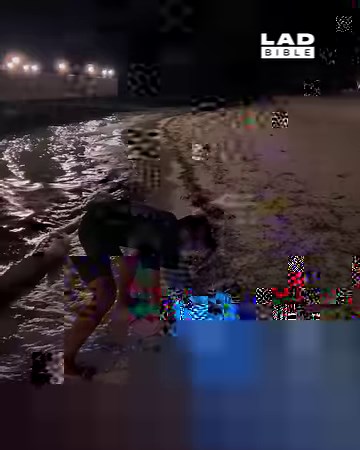 Bioluminescent plankton is truly magical 😮🌊 | LADbible