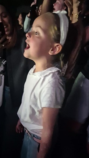 La vraie star du concert : une fille qui brille !