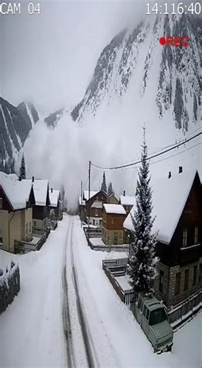 Avalanche Advances Toward Village Homes | CCTV Recording