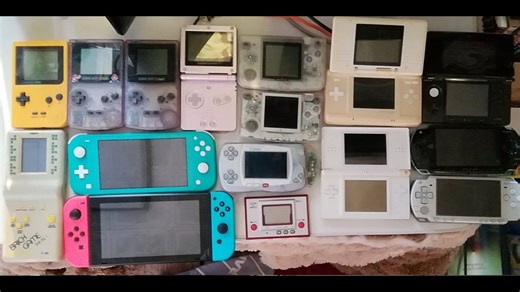 [実況] ポータブル系の公式のゲーム機起動チェックしながら紹介！（スマホ撮影）