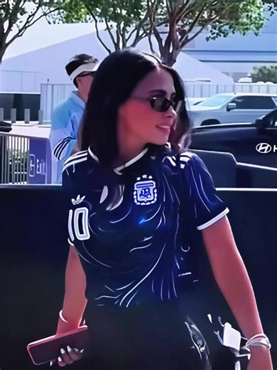 The secret behind Antonela’s $5 bracelet! 🤫⚽️ #Messi #Antonela #Soccer #SoccerTikTok #Argentina