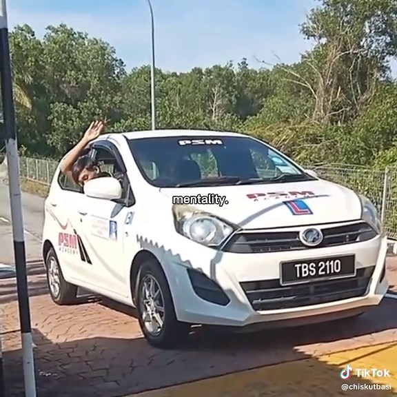 Turun Bukit Bukan Turun Kereta — Lawak JPJ Test 2024