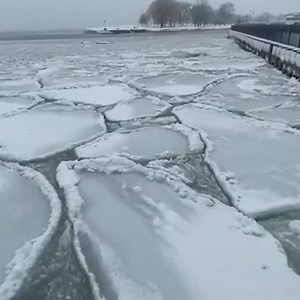 416K views · 17 reactions | Temperatures were so cold by Lake Michigan it caused giant ice slabs to form on the surface流勞 Check out more trending stories on ITK: https://bit.ly/39pSMAR | In The Know | Facebook