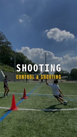 TRAINING CLUB - 川崎|世田谷|高井戸|府中 on Instagram: "【Control & Shoot】 ◾️ルール ・2タッチ以内にシュート ・DFがいない方向へコントロール ▪️オーガナイズ ・サーバー ・DF(方向限定) ▪️ポイント ・コントロールからシュートまでを正確に速く⚡️ #footballtraining #footballtrainingdrills #サッカートレーニング #サッカー練習メニュー #サッカートレーニングメニュー #サッカーパーソナルトレーニング #川崎サッカースクール"