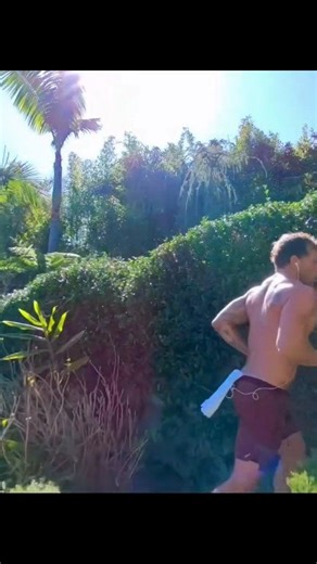 Ryan Phillippe keeping his physique and energies in top condition. | Erotes Publishing