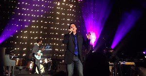 Watch: Steve Perry rejoins Eels on stage, explains his return