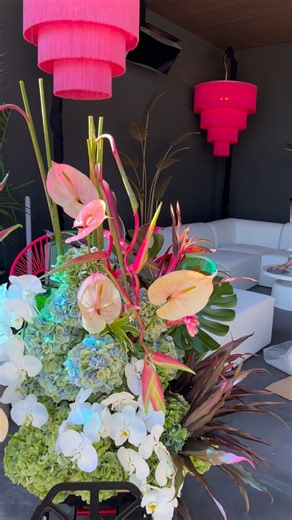 Angelica Floral Designs on Instagram: "A tropical vision coming to life… Foam free floral design. Vancouver event floral designer. Tropical floral installation. Vancouver event florist. Editorial florist. Oshun pouch. Luxury event florals."
