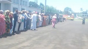 10K views · 86 reactions | Tchélé «Je n’ai jamais vu ça dans ma vie, 11 morts et le président Azali est accueilli comme un héros à Anjouan, les Anjouanais le monde vous regarde », a-t-il déclaré le citoyen Comorien. Regardez et jugez vous même! | Chaîne Libre des Comores | Facebook