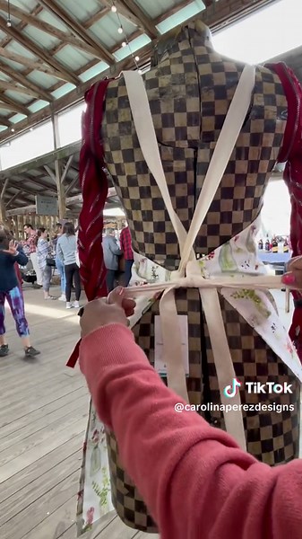 Cómo atar mis delantales de forma clásica