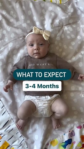 Comment 𝗙𝗥𝗘𝗘𝗕𝗜𝗘 to get my 3-4 month nap schedule guide and tips to navigate the 4 month sleep regression! LOTS of big changes happening at 3-4 months!👇 You baby’s sleep cycles are maturing and they are READY to start sleeping some longer stretches! 🙌 ✔️Your baby will find and love their hands ✔️Wake windows 90-120 minutes ✔️3-4 naps ✔️Bedtime shifts earlier—Range of 6:30-8 PM 💫This is the GOLDEN time to work on independent sleep.😴 🆘 If you feel like you’re back to newborn sleep with 