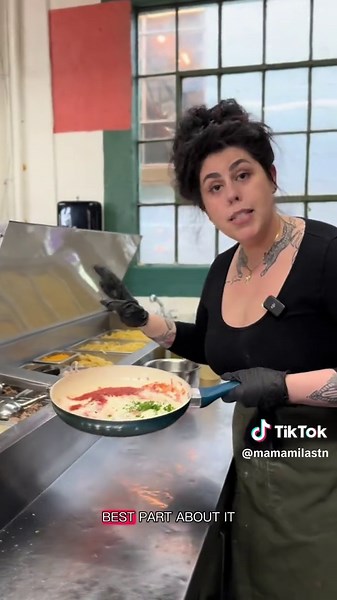 Let’s make a Nunzio! This is our sausage & roasted pepper penne that is BELOVED by Columbia! ♥️ #italianamerican #italianfood #italianrestaurant