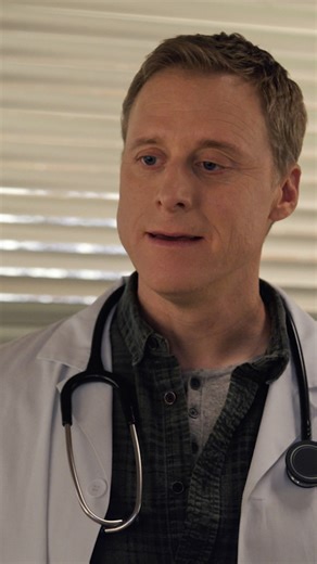 44K views · 1.2K reactions | If an alien is your doctor, don't panic! They don't need medical school. #ResidentAlien is streaming on Peacock TV | SYFY | Facebook