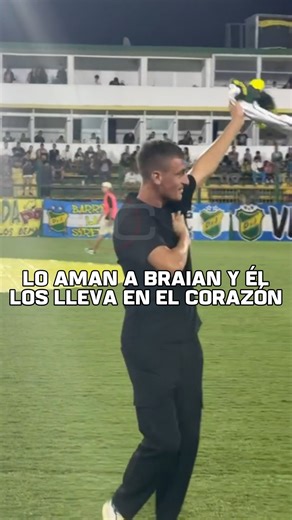 SportsCenter ESPN on Instagram: "¡¡LO AMAN EN VARELA Y ÉL LOS LLEVA EN EL CORAZÓN!! Hermoso homenaje de Defensa y Justicia para BRAIAN ROMERO, en la previa del partido ante Vélez. El Halcón reconoció al goleador, que fue figura en los dos títulos internacionales de su historia, con una camiseta especial... ¿Cuándo pega la vuelta?"