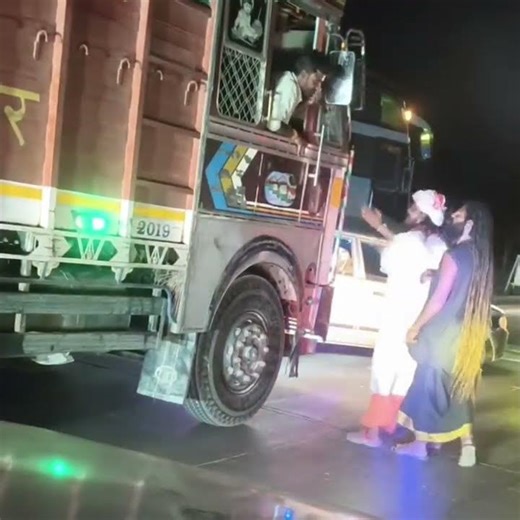 क्या वे बाबा हैं या भगवाधारी गुंडे?"*thugs clad in saffron