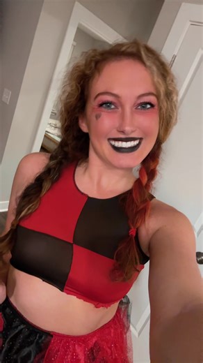 the scent of death is in. 😈🃏 #fyp #trending #halloween #halloween2024 #halloweekend #halloweencostume #halloweenlook #harleyquinn #joker #cosplay #batman #costume #makeup