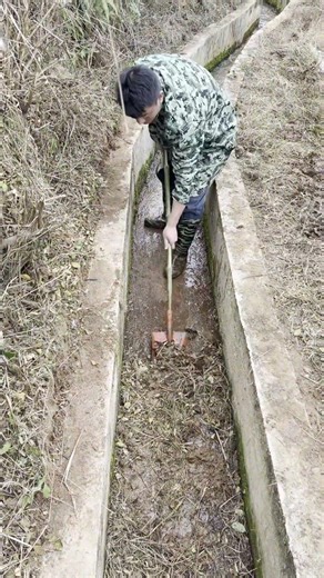Outdoor gutter cleaning, long-handled tools show their power
