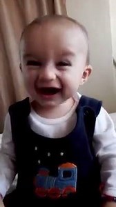 Les pedimos vídeos de sus bebés riendo a carcajadas y nos enviaron más de 50. Disfruta este vídeo y alegra tu día, porque no hay nada mas contagioso que la risa de un bebé ¿verdad? | Huggies