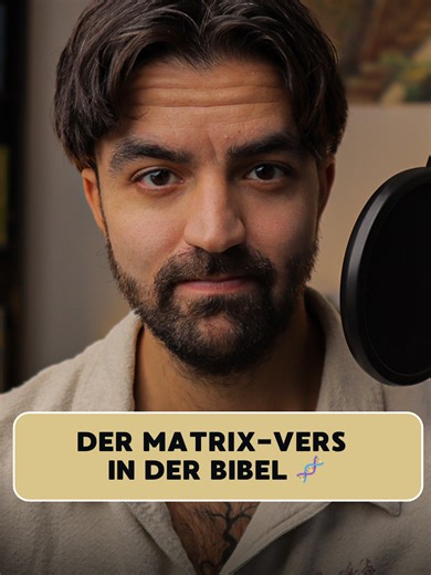 Der Vers, der alles verändert. 👁️ Paulus schrieb im 2. Korintherbrief 5:16 etwas, das deine gesamte Weltanschauung zum Einsturz bringen kann: „Darum kennen wir von nun an niemanden mehr nach dem Fleisch.“ Was, wenn die Menschen in deinem Leben keine eigenständigen „Wesen“ sind, sondern Spiegelbilder deiner eigenen inneren Annahmen? Was, wenn du aufhören darfst, die Welt zu bekämpfen, und anfangen kannst, den Code in DIR zu ändern? 🧬 Jesus ist kein historischer Mann, er ist dein Bewusstsein. Un