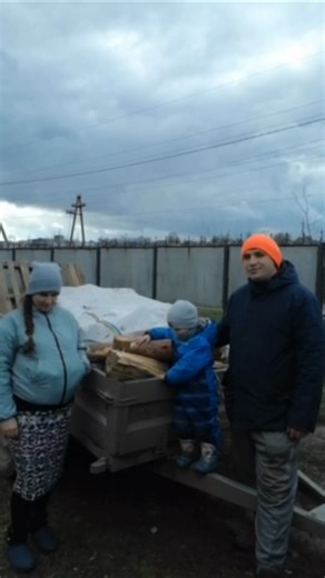 37K views · 2.9K reactions |  Light in the Dark “Huge thanks to the amazing volunteers who safely delivered firewood to us now our home is warm as temperature dropping” family in Dnipro region https://hfu.org #hfu #hopeforukraine | Hope For Ukraine | Facebook
