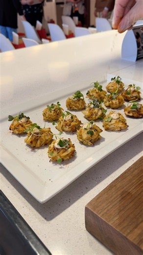 Maryland-style Mini Crab Cakes 🦀✨ Comment CRAB CAKES for the recipe! 🍋 #crabcakes