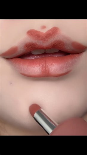 No Lip Shape?Draw Your Lips Like This! ✨ Plump, Sculpted Lips in 1 Minute #beautoday #makeup #shorts