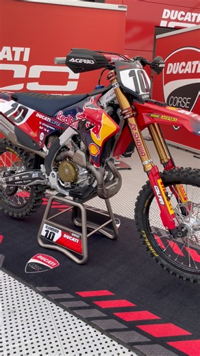 Ducati Desmo 450 MX. Calvin Vlaanderen’s MXGP race bike. Love it or hate it? #ducati #mxgp #4stroke