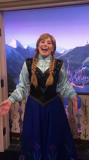 Anna and Elsa Meet and Greet | Disney Princess #Shorts