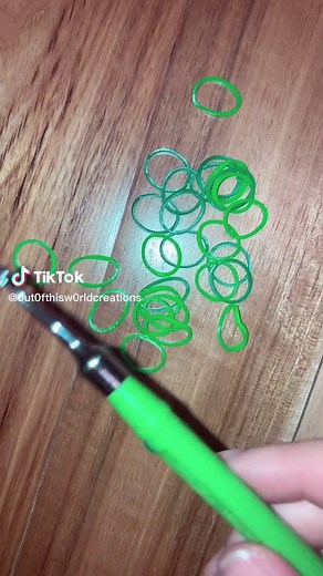 Colorful DIY Seahorse Craft with Loom Bands Tutorial