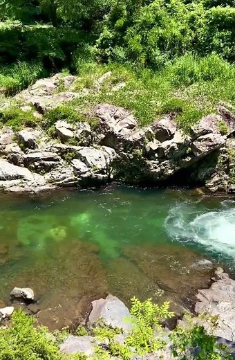 本日撮影😊広島県の湯来温泉に行きました♨️湯来温泉近くの川を撮影🥰#青空#夏 ☀️🍉#自然音#自然#癒される#温泉#山#日曜日#デート#ドライブ#7月#ありがとう#幸せな時間#自然の風景