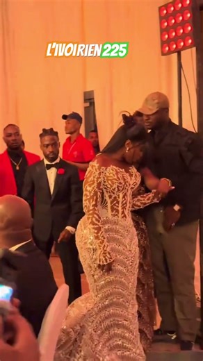 Le Papa de sindika et Liliane ,quelle complicité. Félicitations aux couples #rapivoire #cotedivoire