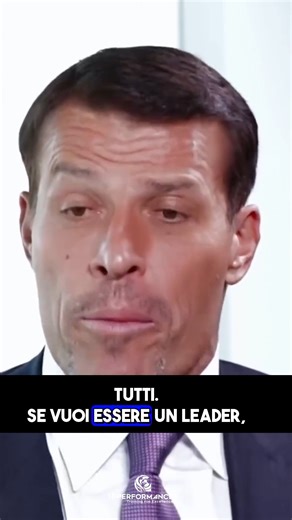 Ci sono due cose che influenzano tutti. La prima è lo stato in cui si trovano. Un vero leader sa riconoscerlo e sa trasformarlo: perché cambiando lo stato emotivo di una persona, cambi anche i risultati che otterrà. La seconda sono i progetti interiori: valori, convinzioni, desideri, paure. La vita si muove sempre nella danza tra ciò che desideriamo di più e ciò che temiamo di più. La leadership non è controllo. È comprensione. È sapere cosa guida qualcuno e cosa lo blocca, per comunicare in mod