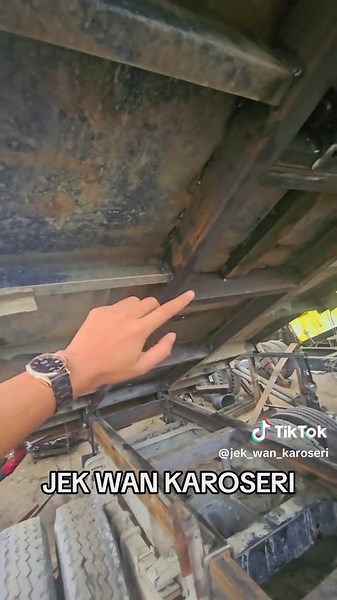 JEK WAN KAROSERI Melayani :pembuatan bak, perbaikan bak, rombak Bak, box mobil segala jenis, lapis sasis, Body Repair, Las Ketok, penjualan Hidrolik Dump, perbaikan mobil segala jenis dan variasi mobil.Hub admin JEK WAN KAROSERI Hp 081270407056Lokasi Pekanbaru #karoseri #truckmodifikasi #variasitruckonline #karoseri #CapCut