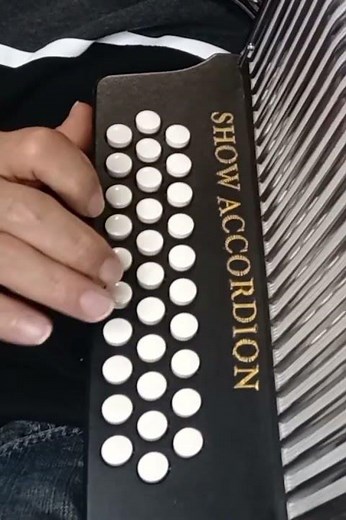 Escala de fa mayor en terceras (acordeon de fa)