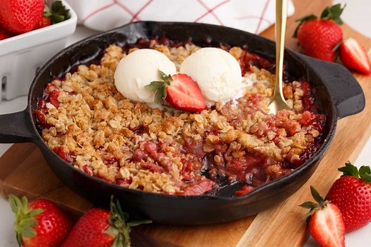 Easy and Delicious Baked Strawberry Crisp