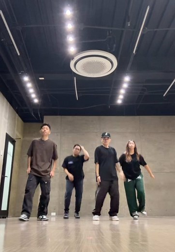 Vibing with @Pablo Capuz @Renz Garcia @Rez