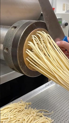 How Bucatini Is Made 🍝