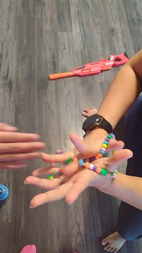 how to free your wrist with beads necklace 😺 #tiktok #trick #tiktokviral #colorfulbeads #fyp