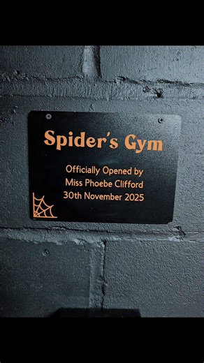 This garage gym was built completely from scratch👊🏻💪 It’s been life-changing for the owner who has lost 5 stone and juggling life with a toddler, getting to a commercial gym isn’t always possible. Having everything set up at home means they can train whenever they get a window, no wasted time and no excuses. Building the space themselves and filling it with kit that actually gets used has helped them stay consistent, keep the weight off, and support their running and overall fitness. Proof yo