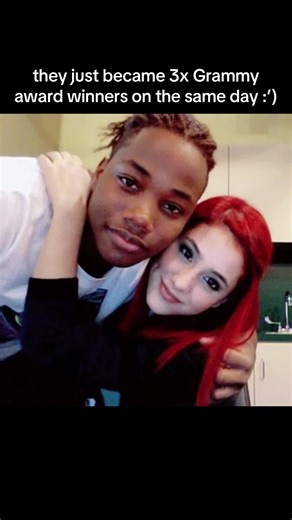 invisible string theory 🥹 I love seeing them win together!!! @Leon Thomas @arianagrande #leonthomas #arianagrande #victorious #nickelodeon #grammys