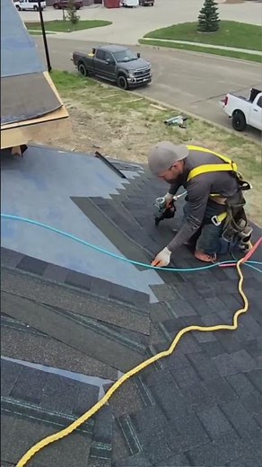 shingle 'n reload #roofing #roofer #ruferos #satisfying #fyp #foryou