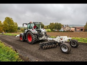 The ultimate levelling machine for the maintenance and construction of gravel roads.